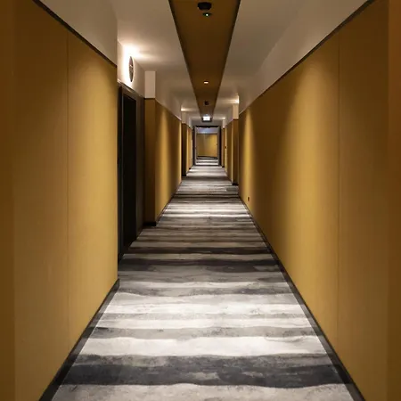 Gold & Black Debrecen