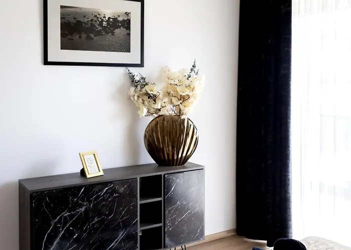 Gold & Black Daire *